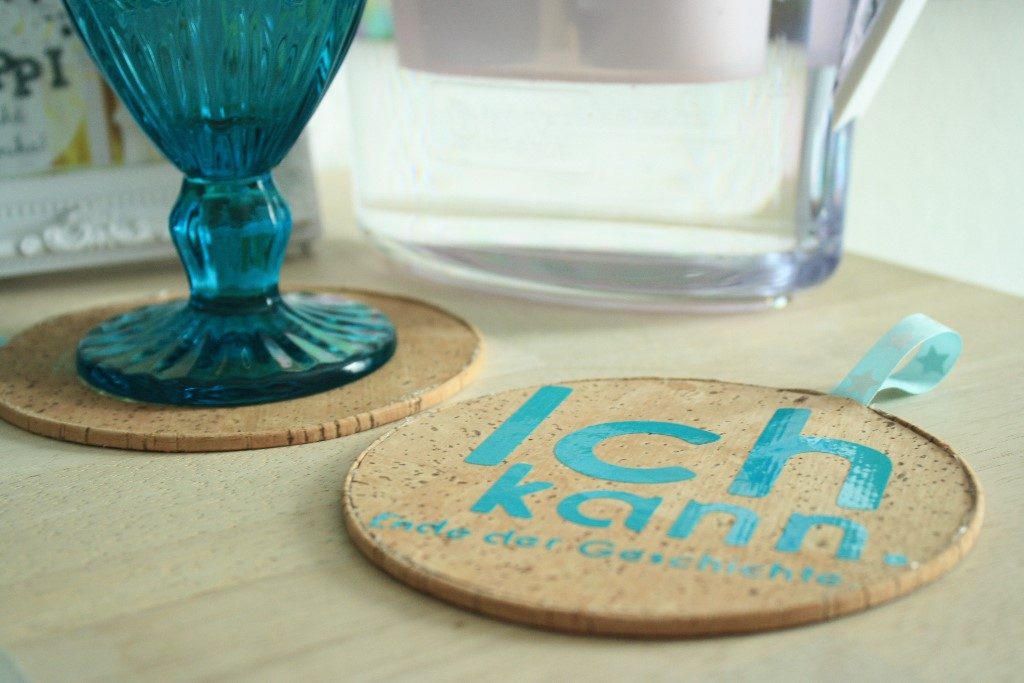 Untersetzer aus Kork mit Motivation - DIY | Kati Make It!