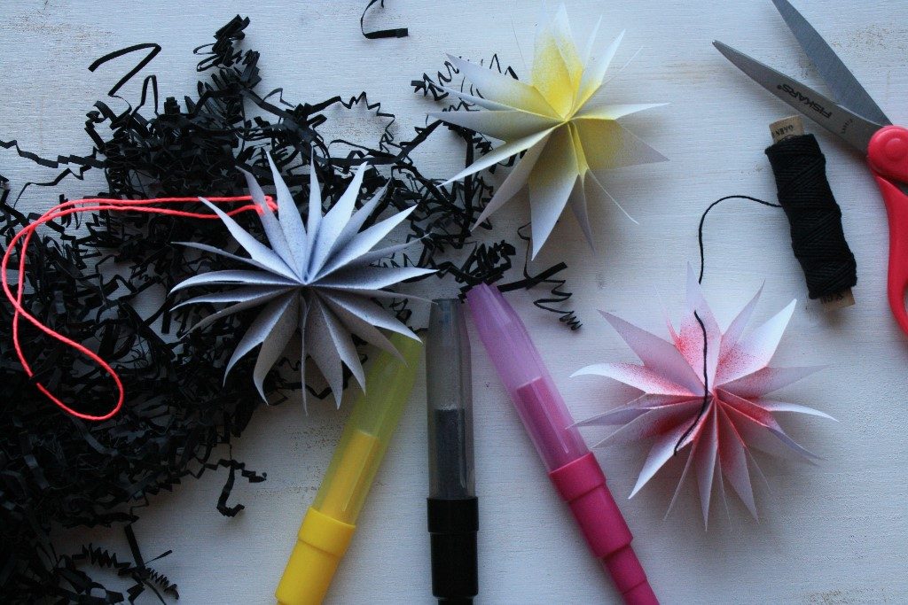 Kleine Papiersterne für die Vorweihnachtszeit - DIY | Kati Make It!