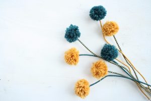 Boho Deko selber machen | Blumen aus Pompons das perfekte Sommer DIY | Kati Make It!