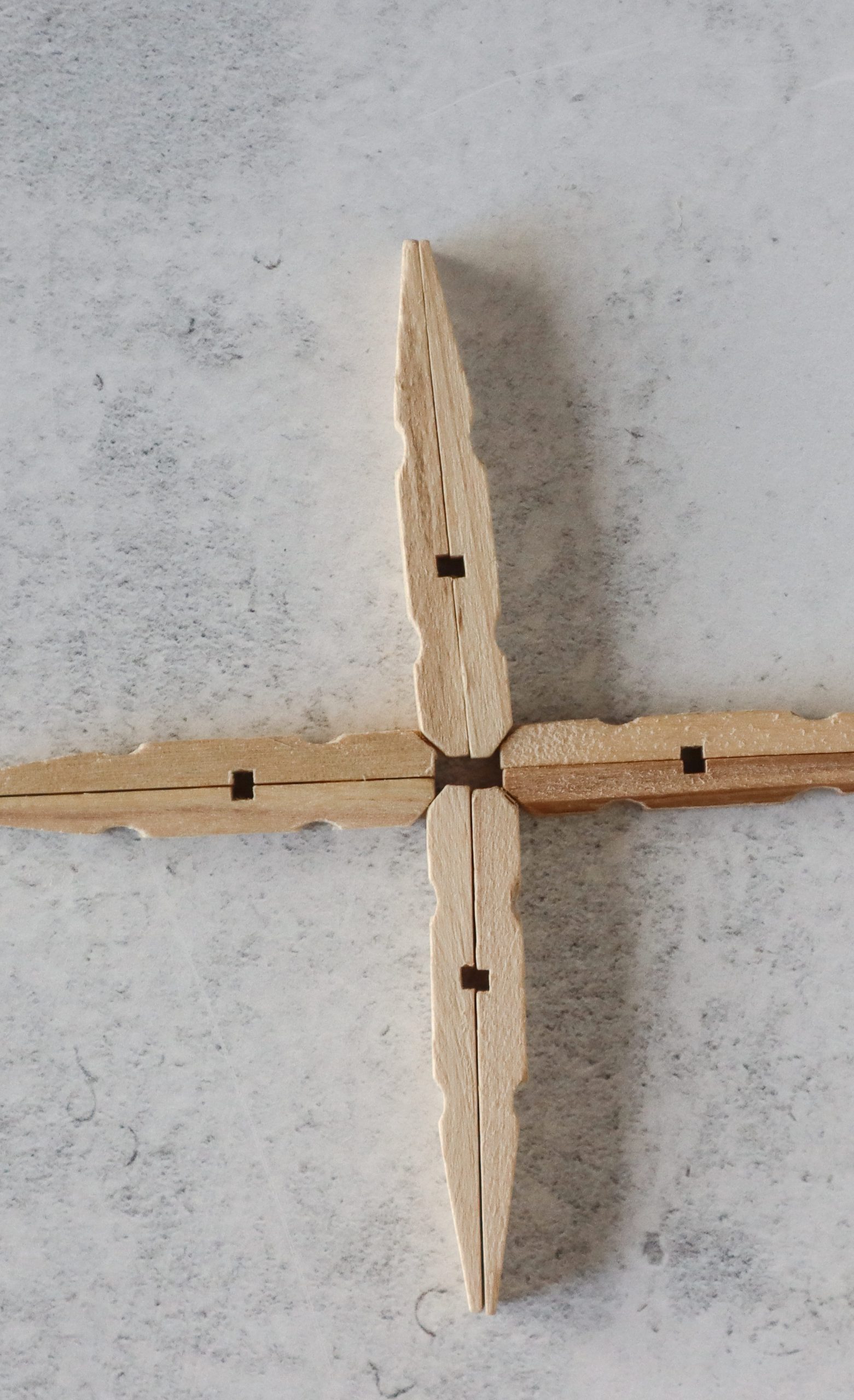 DIY Weihnachtssterne aus Holz-Wäscheklammern | Kati Make It!
