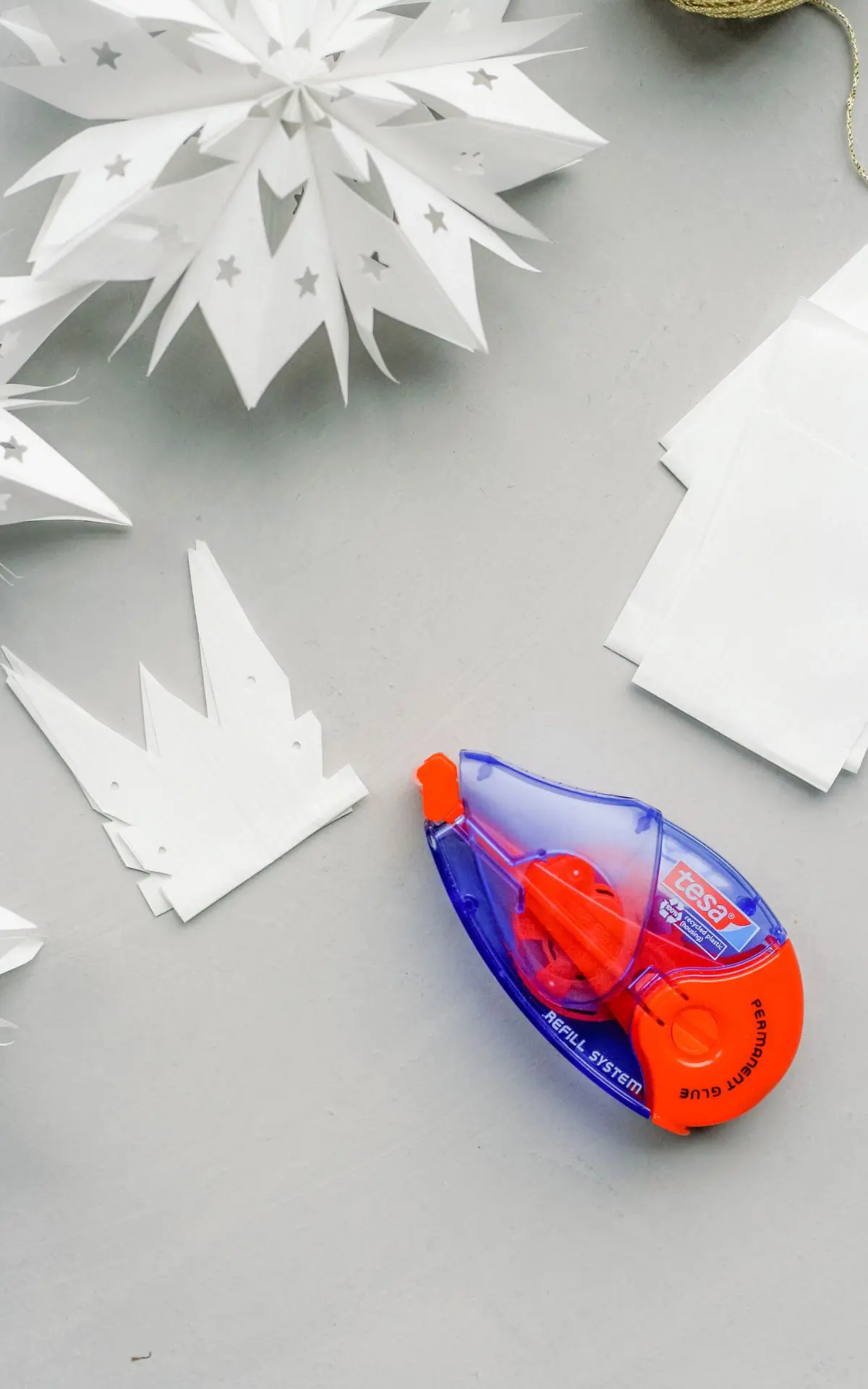 Sterne aus Papiertten basteln: Einfache Anleitung fr  Mini-Papierttensterne