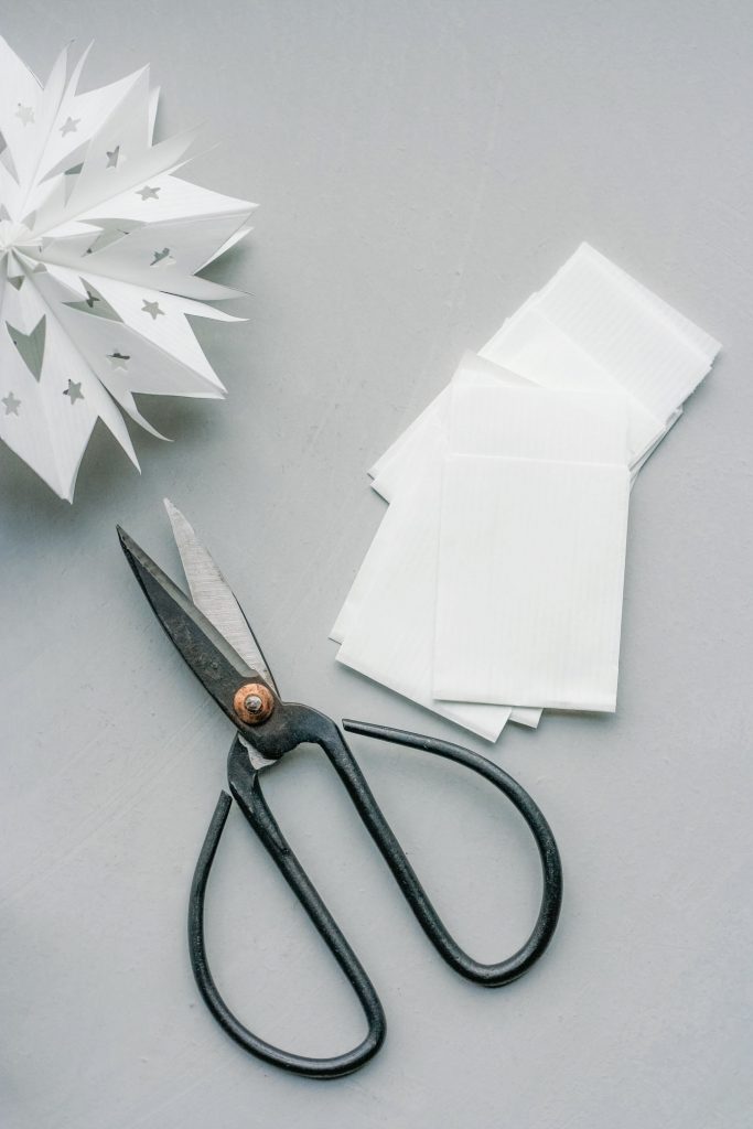 Mini-Sterne aus Papiertüten basteln - DIY Anleitung für deine Weihnachtsdeko inkl. Vorlage zum Ausdrucken - Kati Make It!