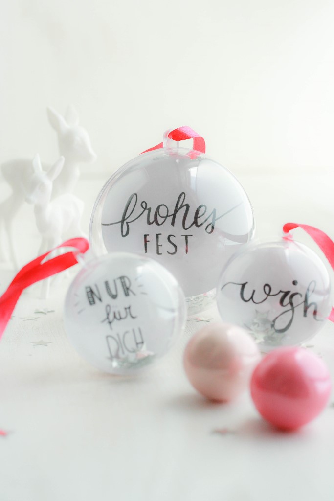 Weihnachtskugeln selbst gestalten: Individuelle Baumkugeln mit Lettering & mehr | Kati Make It!