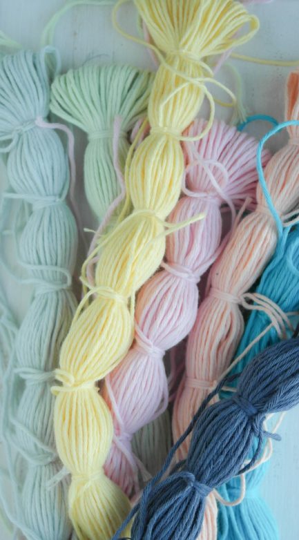 DIY Korb mit Pompons DIY Korb mit Pompons