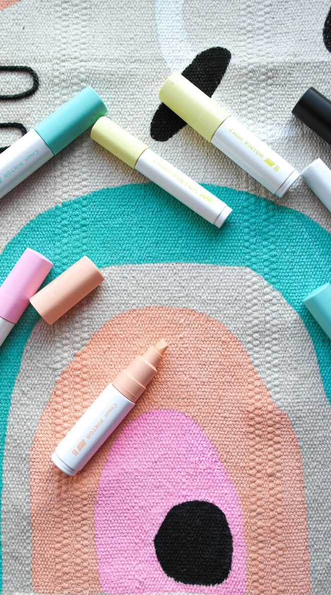 DIY-Ikea-Hack-Teppich-SORTSÖ-mit-graphischen-Mustern-Katimakeit Ausmalen der Muster auf dem Teppich Sortsö mit dem Pintor Kreativmakern