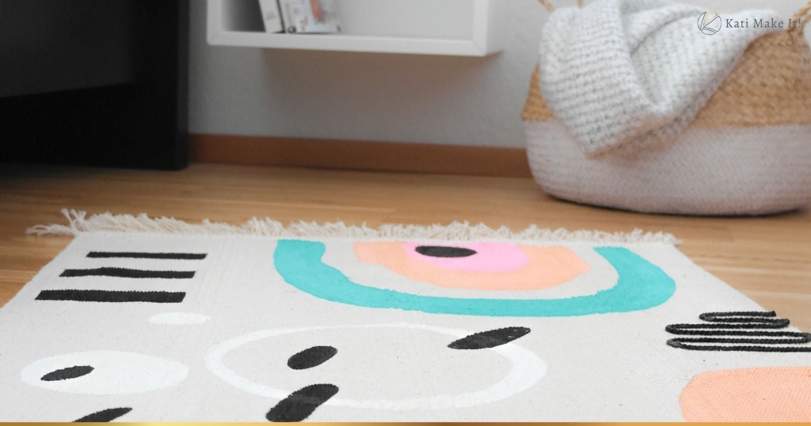 Ikea Hack: Kreative DIY-Idee zum Selbermachen. Teppich SORTSÖ einfach gestalten mit den PINTOR Markern mit DIY-Vorlage zum Downloaden.