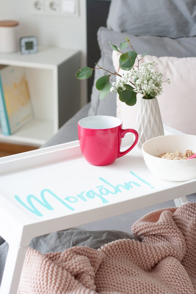 Morgähn Lettering auf IKEA Tablett KLIPSK