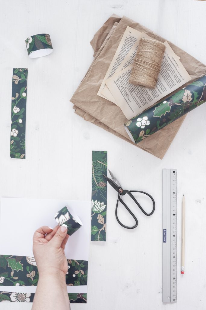 DIY Serviettenring aus Geschenkpapier