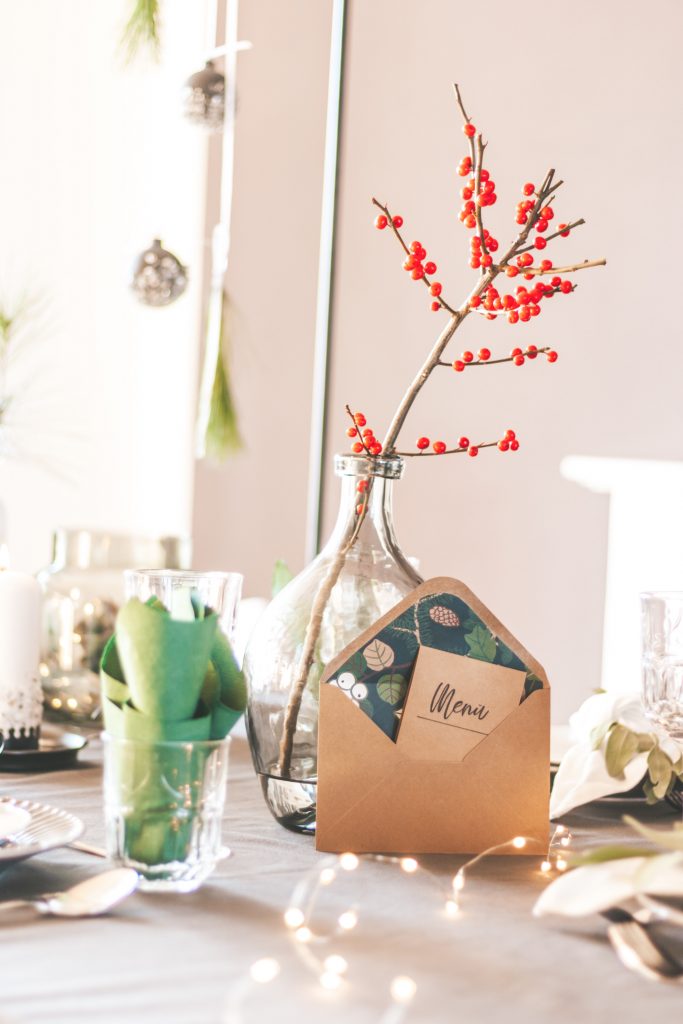 Festtafel für Weihnachten natürlich und schön