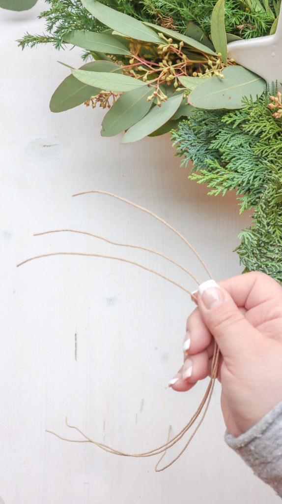 Weihnachtliche Deko-Idee: Mini-Kranz binden aus Tannenzweigen | Kati Make It!