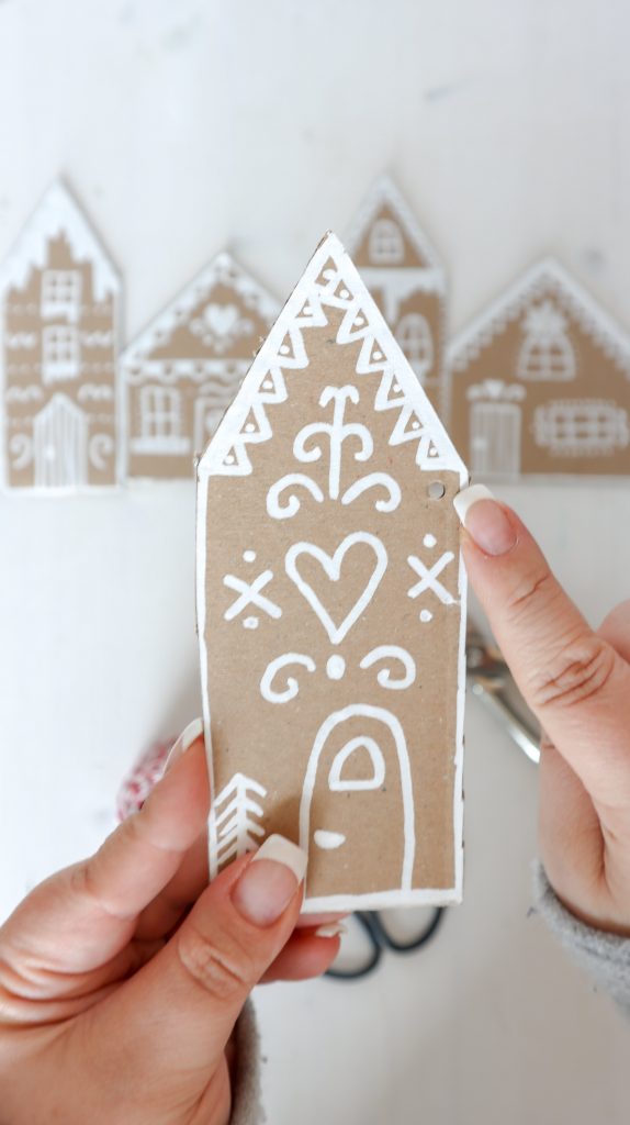 Adventsdekoration selber machen (Lebkuchenhäuser aus Pappe)
