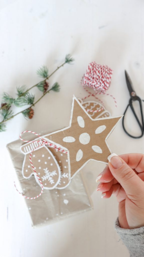 Weihnachtliche Anhänger aus Pappe