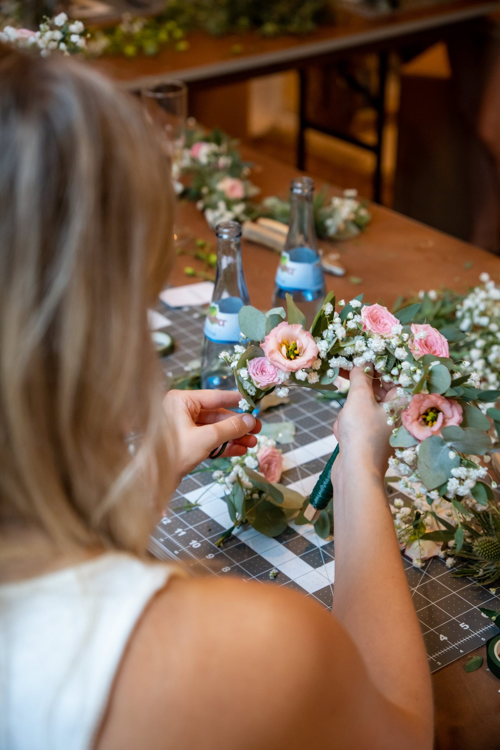 JGA in Stuttgart feiern, Blumenkranz binden