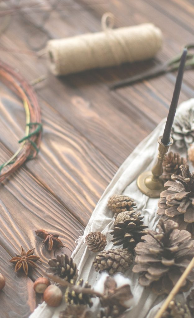 Weihnachtliche Deko-Idee: Mini-Kranz binden aus Tannenzweigen | Kati Make It!