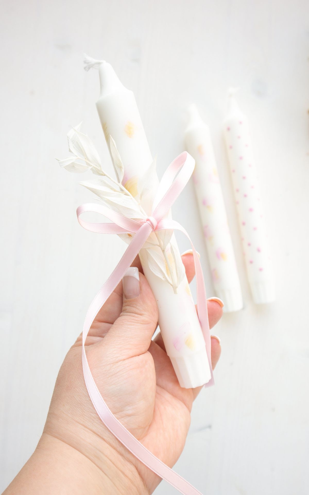 Kerzen bemalen für Taufe, Weihnachten, Ostern und mehr ► Die ultimative Anleitung ► 10 Wege, Kerzen zu bemalen/färben, Tipps zu Material & Technik, 5 DIY Ideen | Deine ultimative Anleitung zum Kerzen bemalen und färben! 
