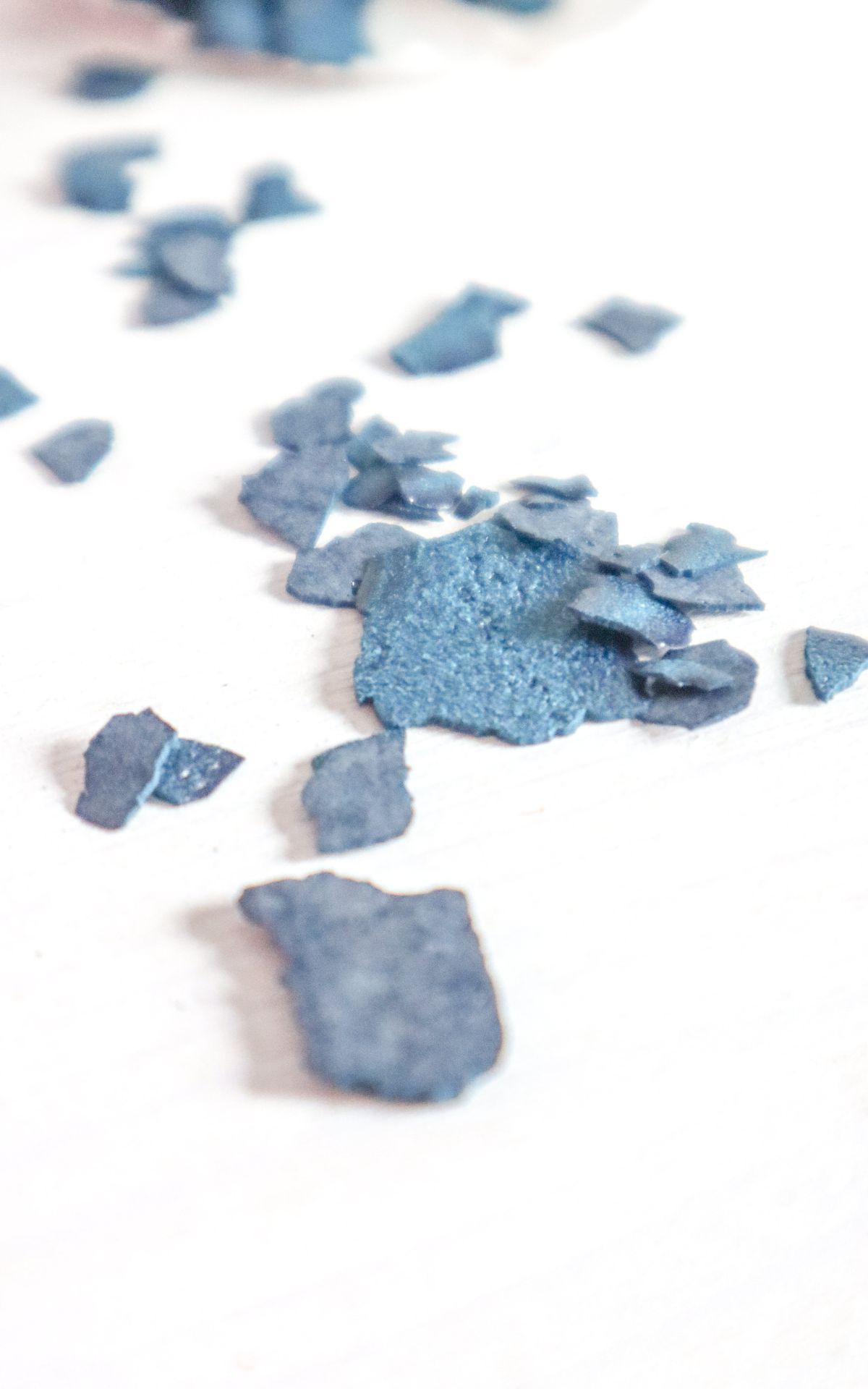 Deine Ultimative Anleitung zum Kerzen bemalen und färben! Hier findest du alle Infos zu Techniken & Materialien sowie hilfreiche Tipps + 5 DIY Ideen mit Kerzen.