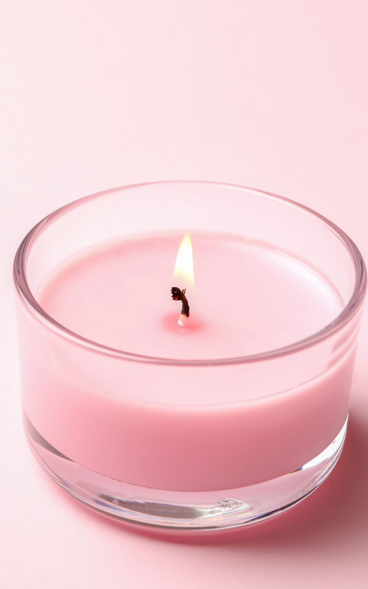 Deine Ultimative Anleitung zum Kerzen bemalen und färben! Hier findest du alle Infos zu Techniken & Materialien sowie hilfreiche Tipps + 5 DIY Ideen mit Kerzen.