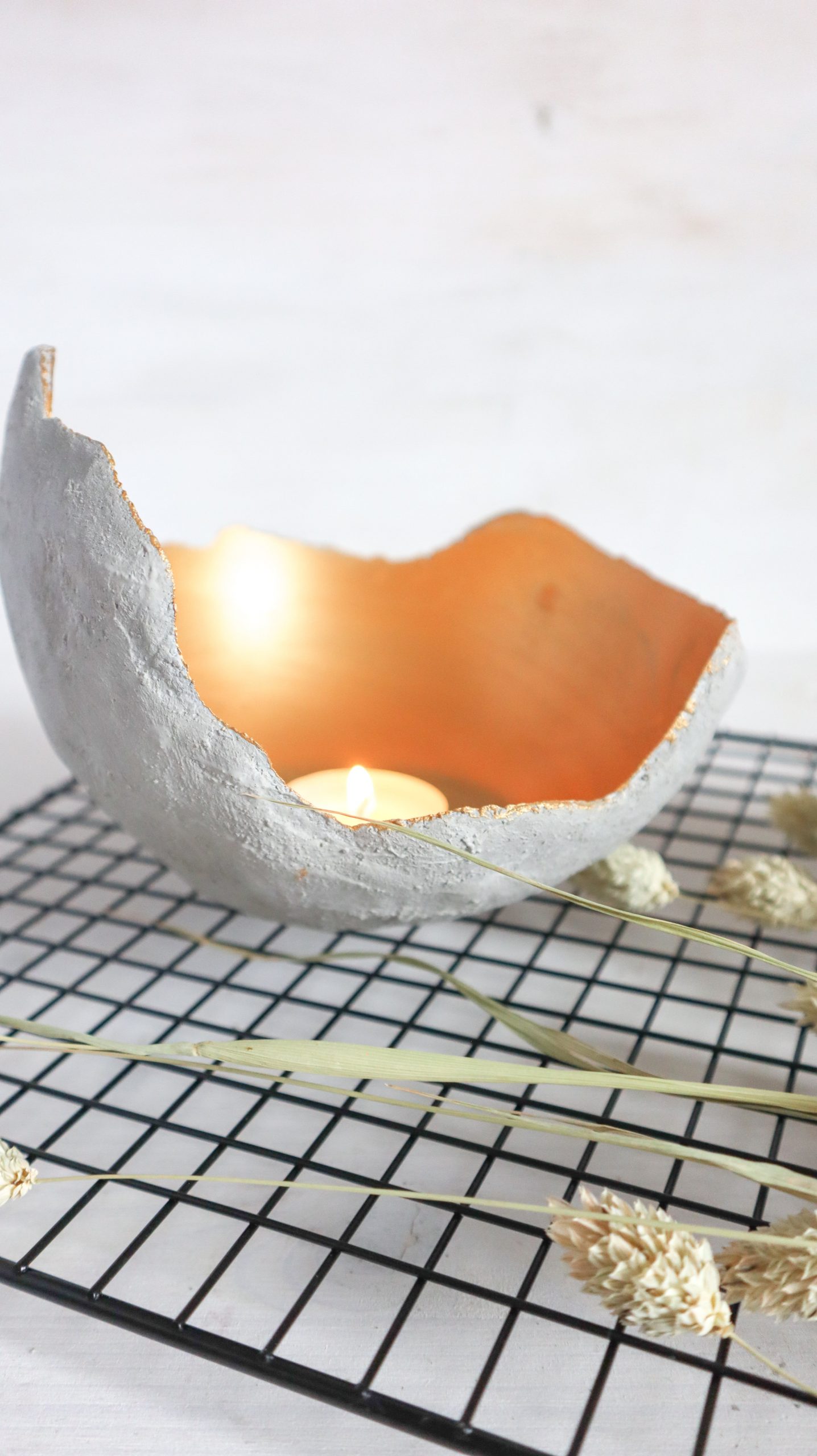 Stilvolle Windlichter aus Beton selbst basteln: Einfache DIY Anleitung für puristische Deko aus Knetbeton bekannt aus SWR Kaffee oder Tee