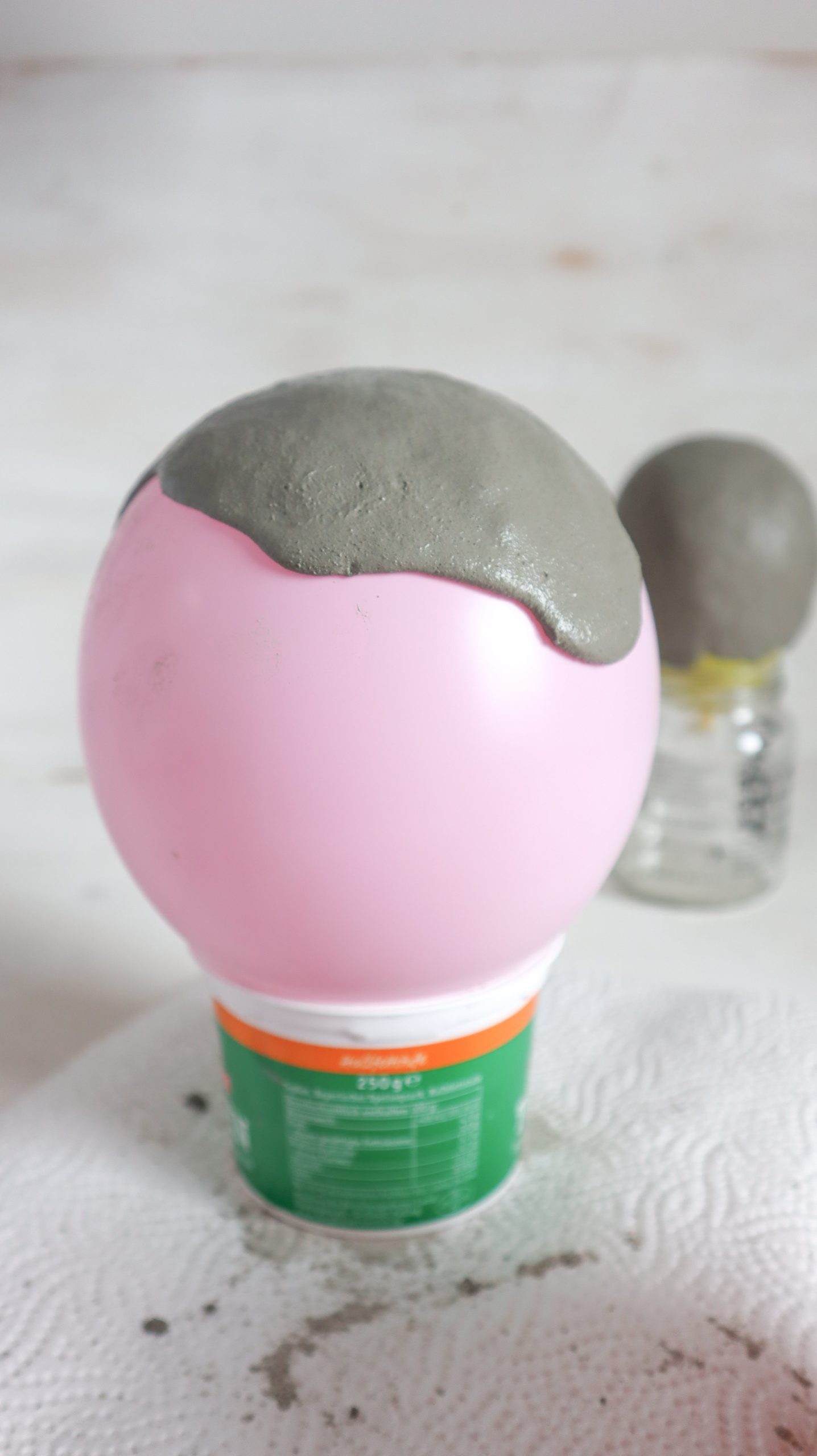 Stilvolle Windlichter aus Beton selbst basteln: Einfache DIY Anleitung für puristische Deko aus Knetbeton bekannt aus SWR Kaffee oder Tee