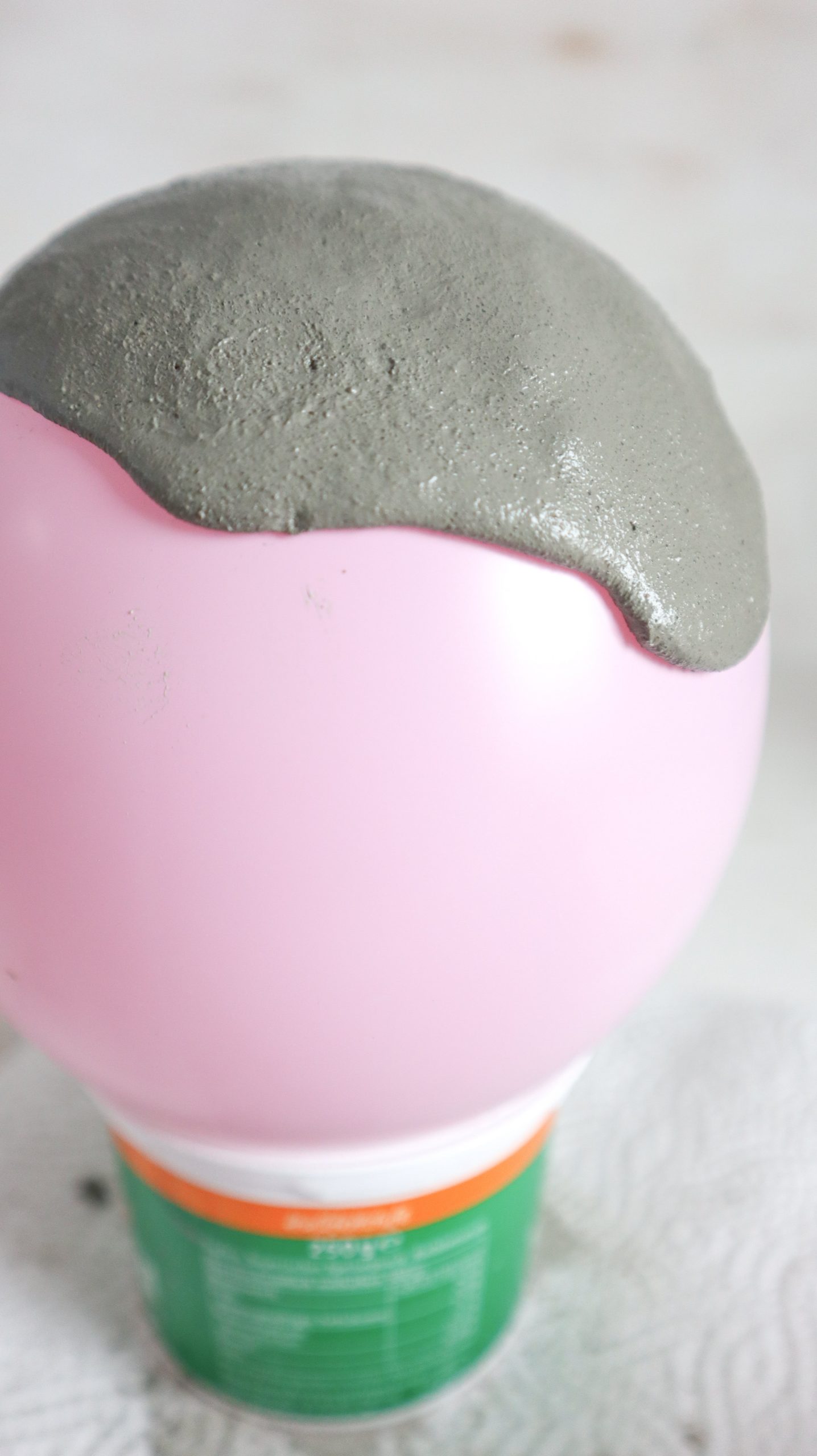 Stilvolle Windlichter aus Beton selbst basteln: Einfache DIY Anleitung für puristische Deko aus Knetbeton bekannt aus SWR Kaffee oder Tee