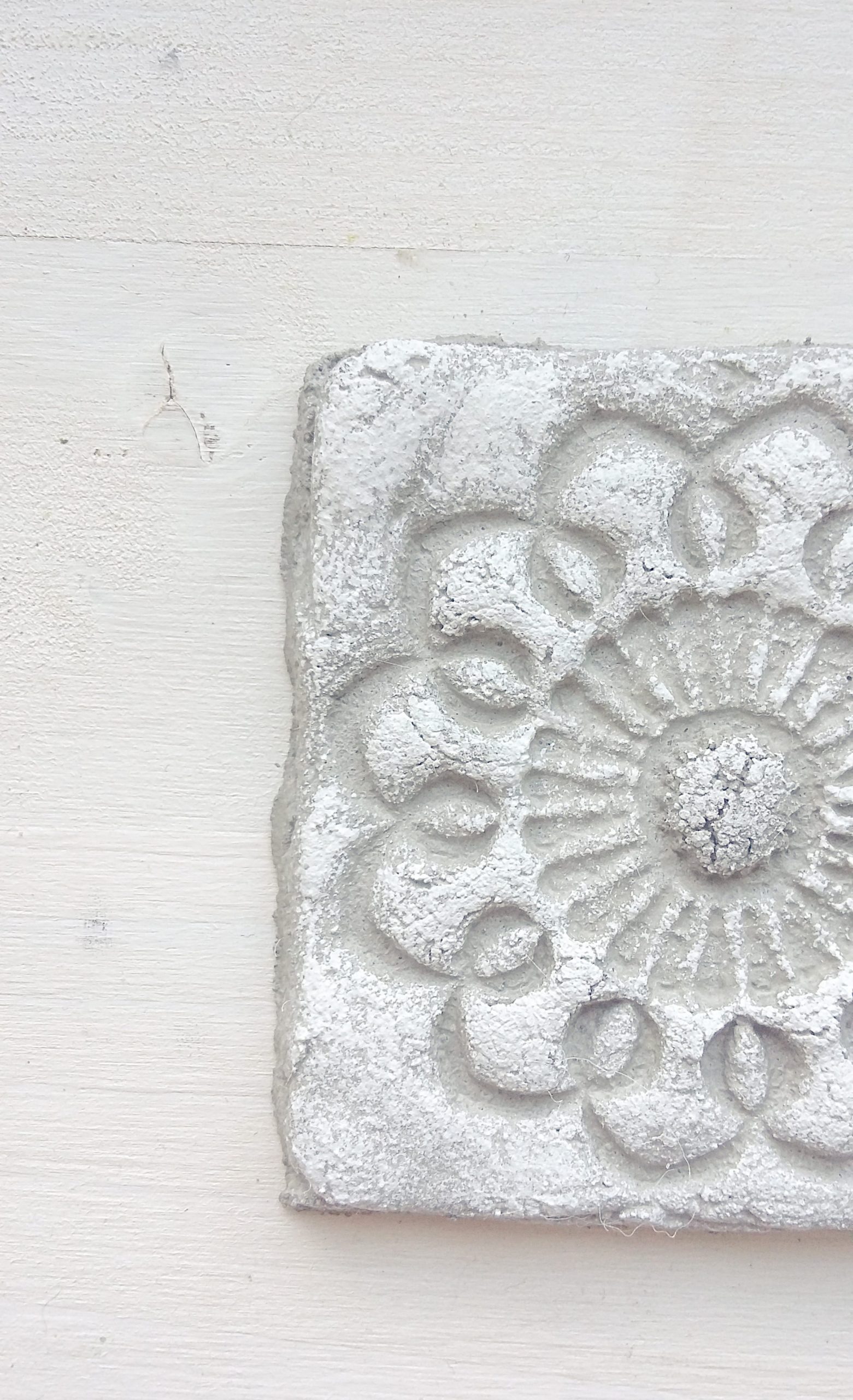 Stilvolle Windlichter aus Beton selbst basteln: Einfache DIY Anleitung für puristische Deko aus Knetbeton bekannt aus SWR Kaffee oder Tee
