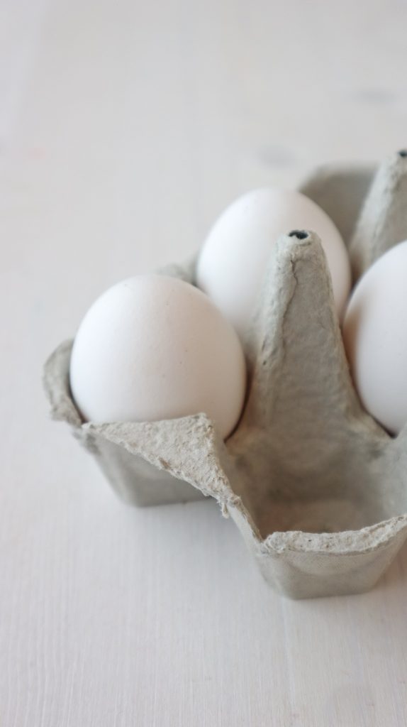 Osterdeko basteln : DIY Eierkranz aus Eierschalen & Trockenblumen | Kati make it