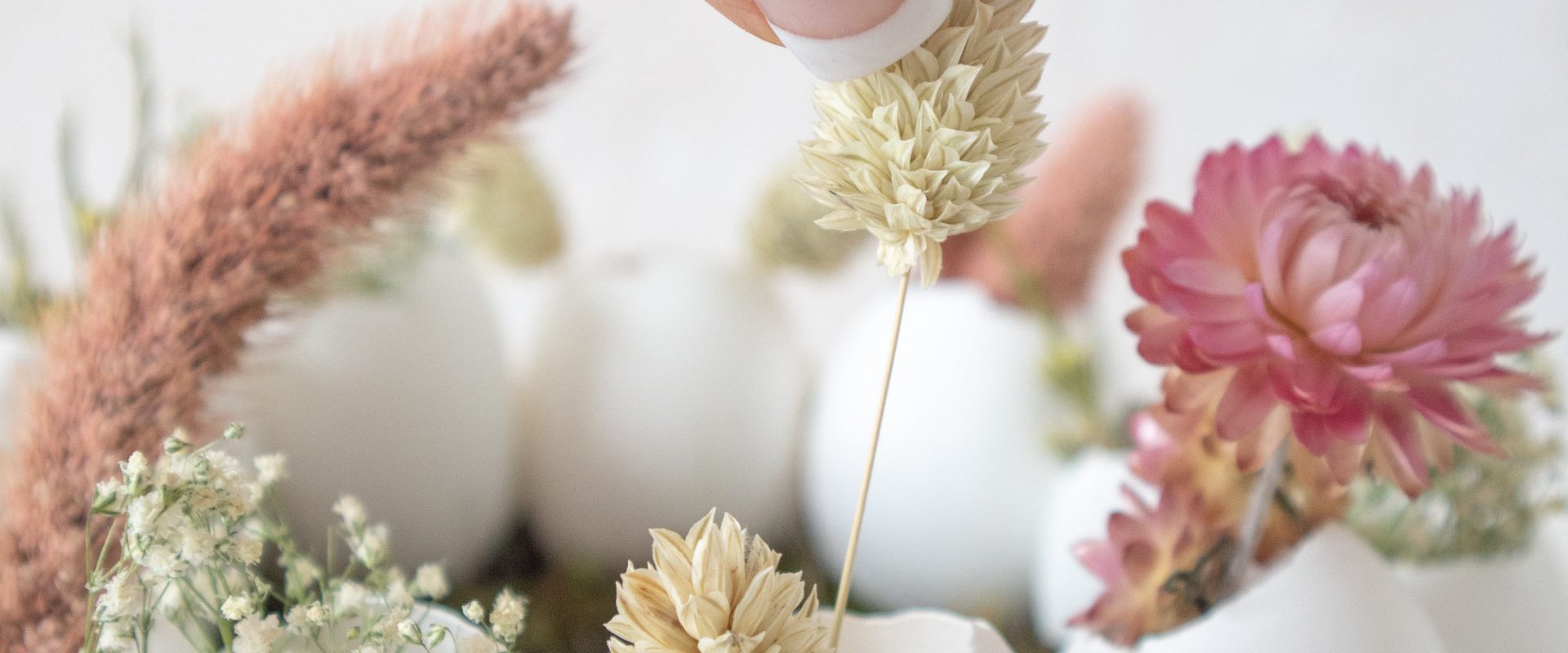 DIY Osterkranz aus Eierschalen mit Trockenblumen