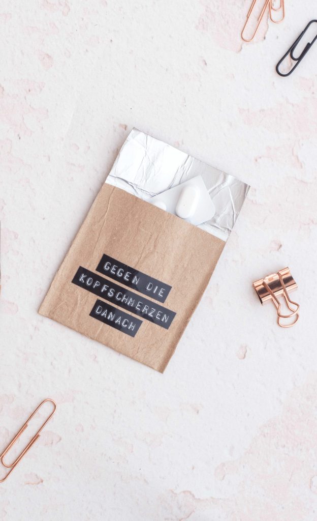 Junggesellenabschied planen: DIY-Idee für die perfekte Einladung zum JGA als Überraschungspost für die Mädels für einen unvergesslichen Tag - Kati Make It! 