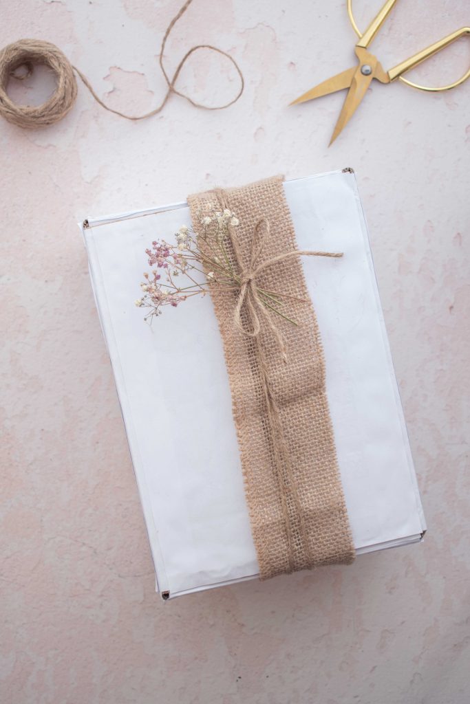Junggesellenabschied planen: DIY-Idee für die perfekte Einladung zum JGA als Überraschungspost für die Mädels für einen unvergesslichen Tag - Kati Make It! 
