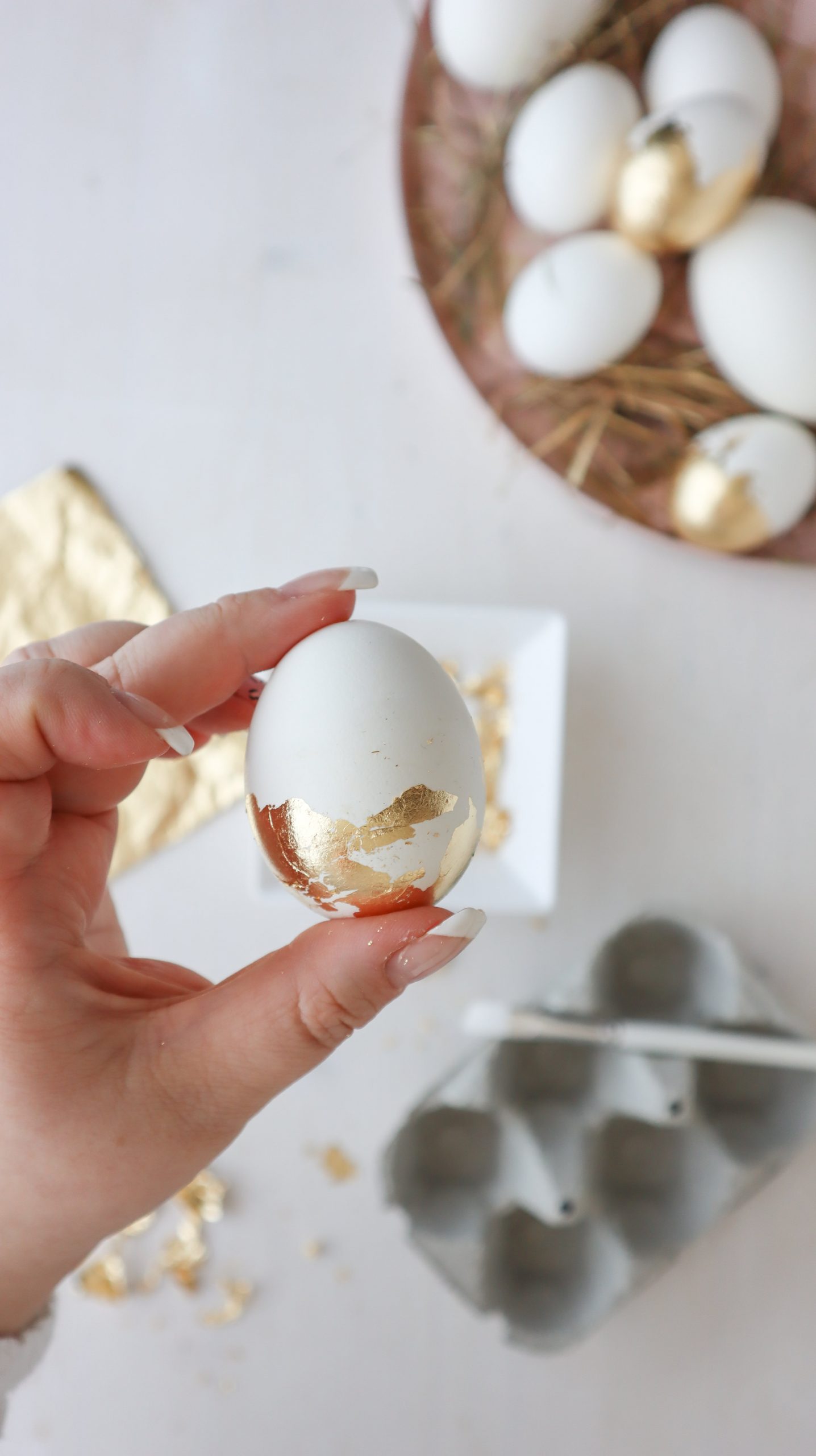 Ostereier zu Ostern basteln und mit Blattgold verzieren. DIY-Anleitung, Tipps & Tricks und 3 Ideen für die Osterei-Aufhängung. - Kati Make It!