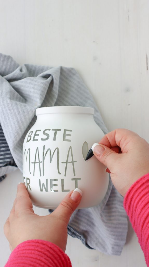 Kreative Geschenkidee zum Muttertag einfach selber machen: DIY Vase als Dekoidee und selbstgemachtes Geschenk zum Muttertag inkl. Vorlage von Kati Make It!