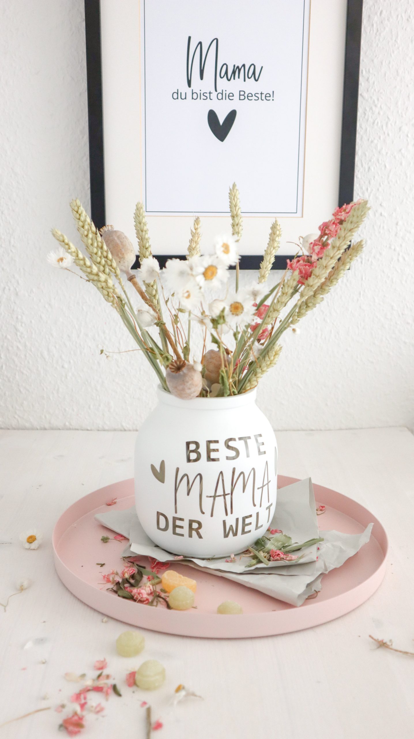 Kreative Geschenkidee zum Muttertag einfach selber machen: DIY Vase als Dekoidee und selbstgemachtes Geschenk zum Muttertag inkl. Vorlage von Kati Make It!