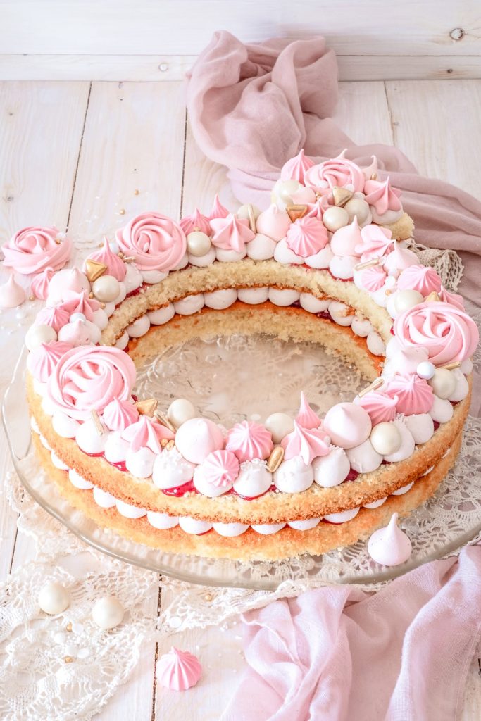 Junggesellenabschied richtig planen: Eine JGA Torte einfach selber backen für euren unvergesslichen Tag mit den Mädels. Rezept bei Kati Make It! 