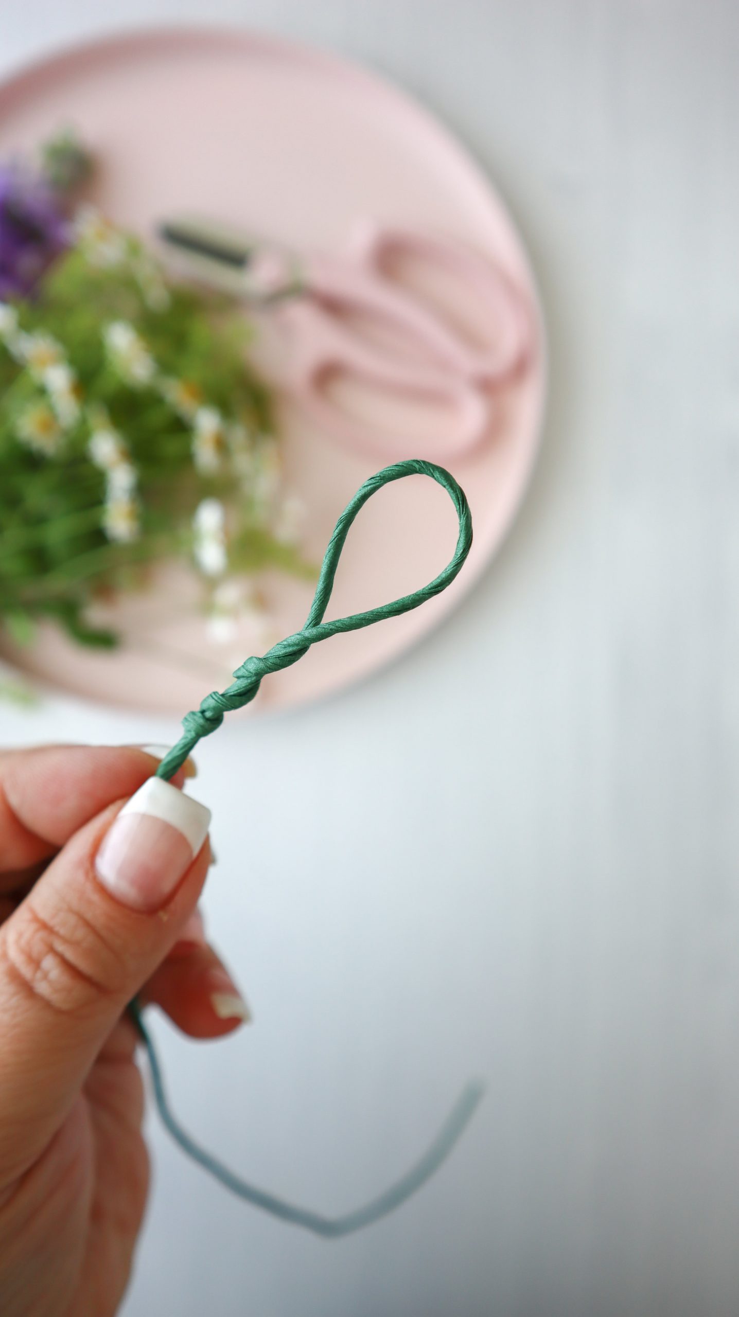 So einfach ist Blumenkranz binden: Als Haarschmuck oder Deko für JGA, Hochzeit, Festivals & Midsommar, mit dieser Anleitung ist Blumenkränze selber machen ganz leicht!