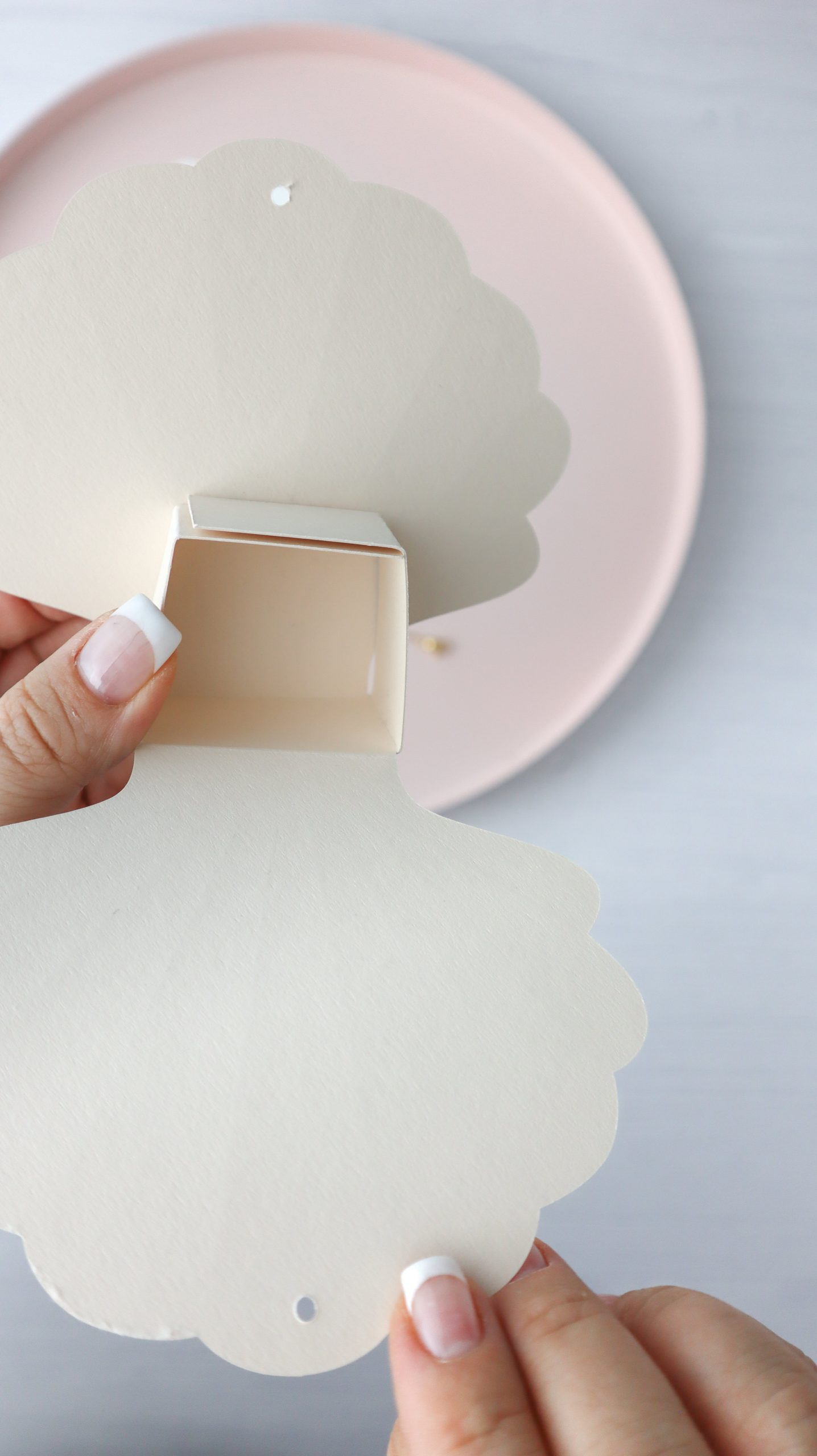 Geschenke für Trauzeuginnen schön verpacken: DIY Muschel-Verpackung - Kati Make It 