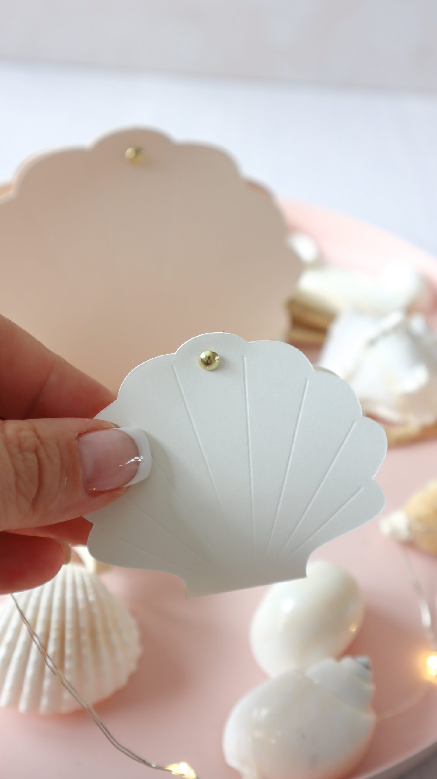Geschenke für Trauzeuginnen schön verpacken: DIY Muschel-Verpackung - Kati Make It 