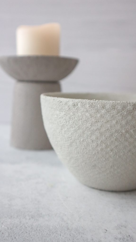 Upcycling Ideen für DIY-Kerzenhalter und selbstgemachte Deko-Elemente im Boho-Stil mit Graniteffekt- und Lackspray. Einfach und mit großem Effekt.