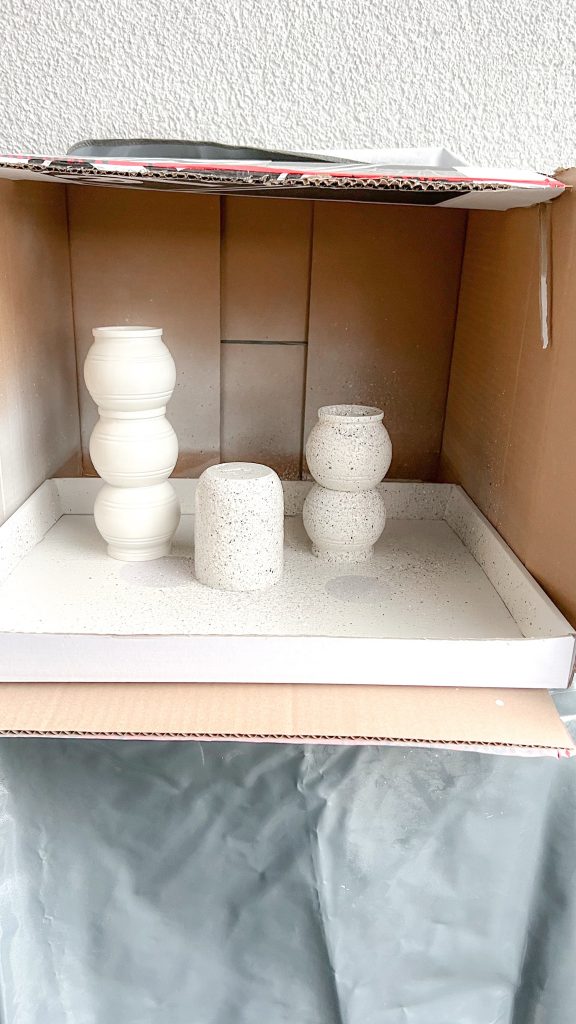 Upcycling Ideen für DIY-Kerzenhalter und selbstgemachte Deko-Elemente im Boho-Stil mit Graniteffekt- und Lackspray. Einfach und mit großem Effekt.