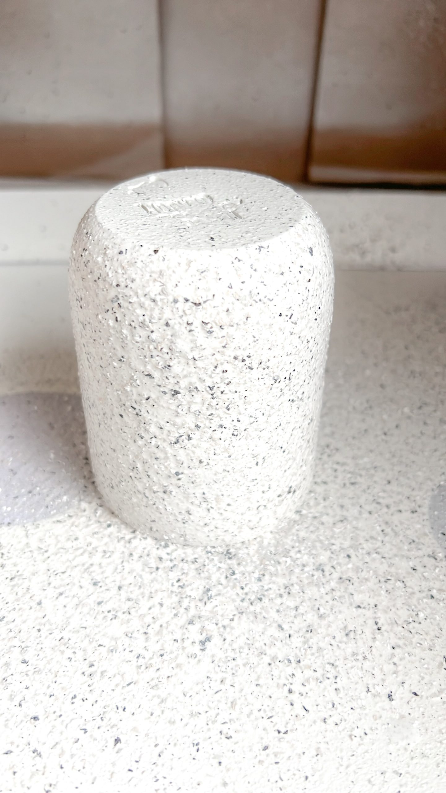 Upcycling Ideen für DIY-Kerzenhalter und selbstgemachte Deko-Elemente im Boho-Stil mit Graniteffekt- und Lackspray. Einfach und mit großem Effekt.