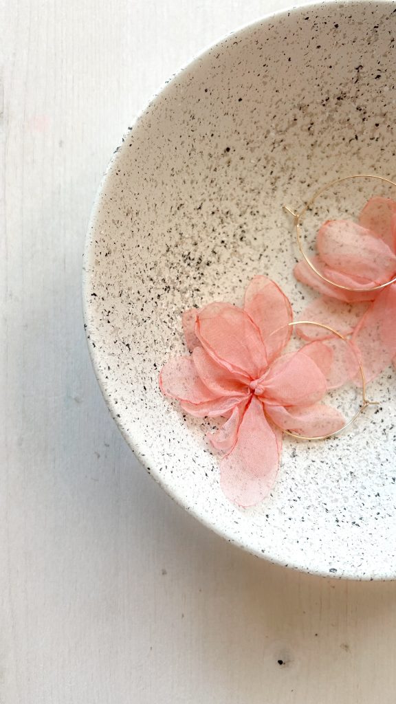 Upcycling Ideen für DIY-Kerzenhalter und selbstgemachte Deko-Elemente im Boho-Stil mit Graniteffekt- und Lackspray. Einfach und mit großem Effekt.