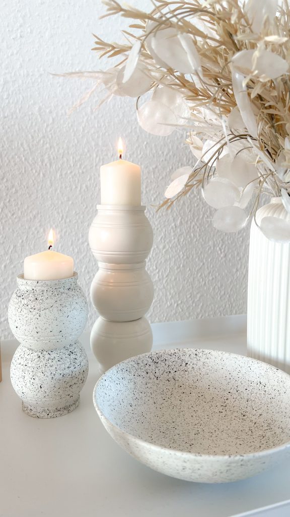 Upcycling Ideen für DIY-Kerzenhalter und selbstgemachte Deko-Elemente im Boho-Stil mit Graniteffekt- und Lackspray. Einfach und mit großem Effekt.