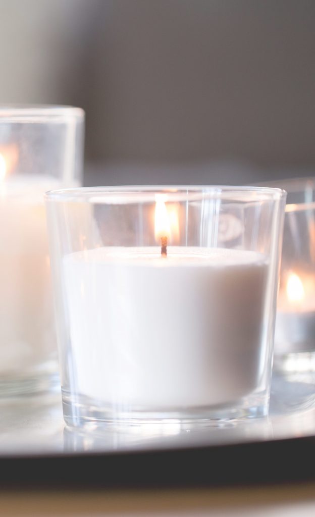 Upcycling Ideen für DIY-Kerzenhalter und selbstgemachte Deko-Elemente im Boho-Stil mit Graniteffekt- und Lackspray. Einfach und mit großem Effekt.