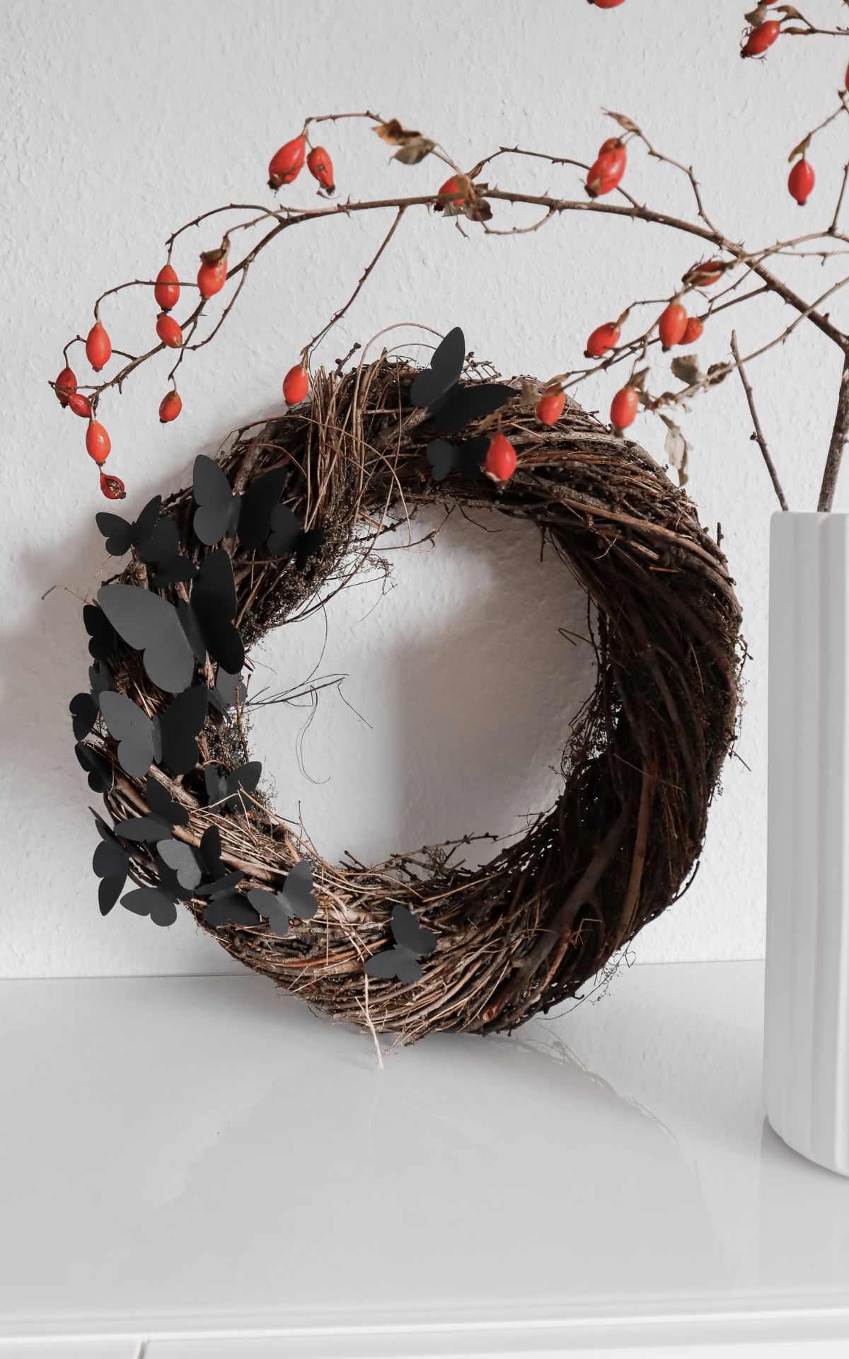 Halloween Deko basteln: 3+1 luxuriöse, aber günstige DIY Ideen für deine Halloween Deko. Halloween Tür-Kranz basteln