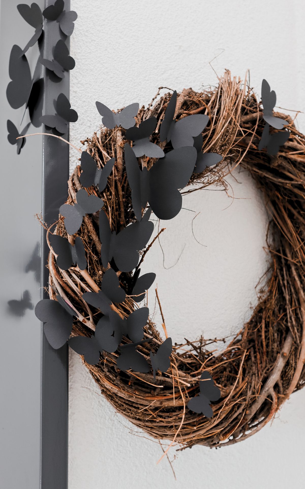 Halloween Deko basteln: 3+1 luxuriöse, aber günstige DIY Ideen für deine Halloween Deko. Halloween Tür-Kranz basteln