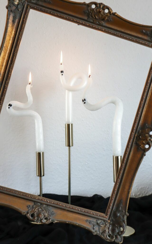 DIY Halloween Kerzen: Süße Geister aus gedrehten Kerzen basteln | Kati Make It!