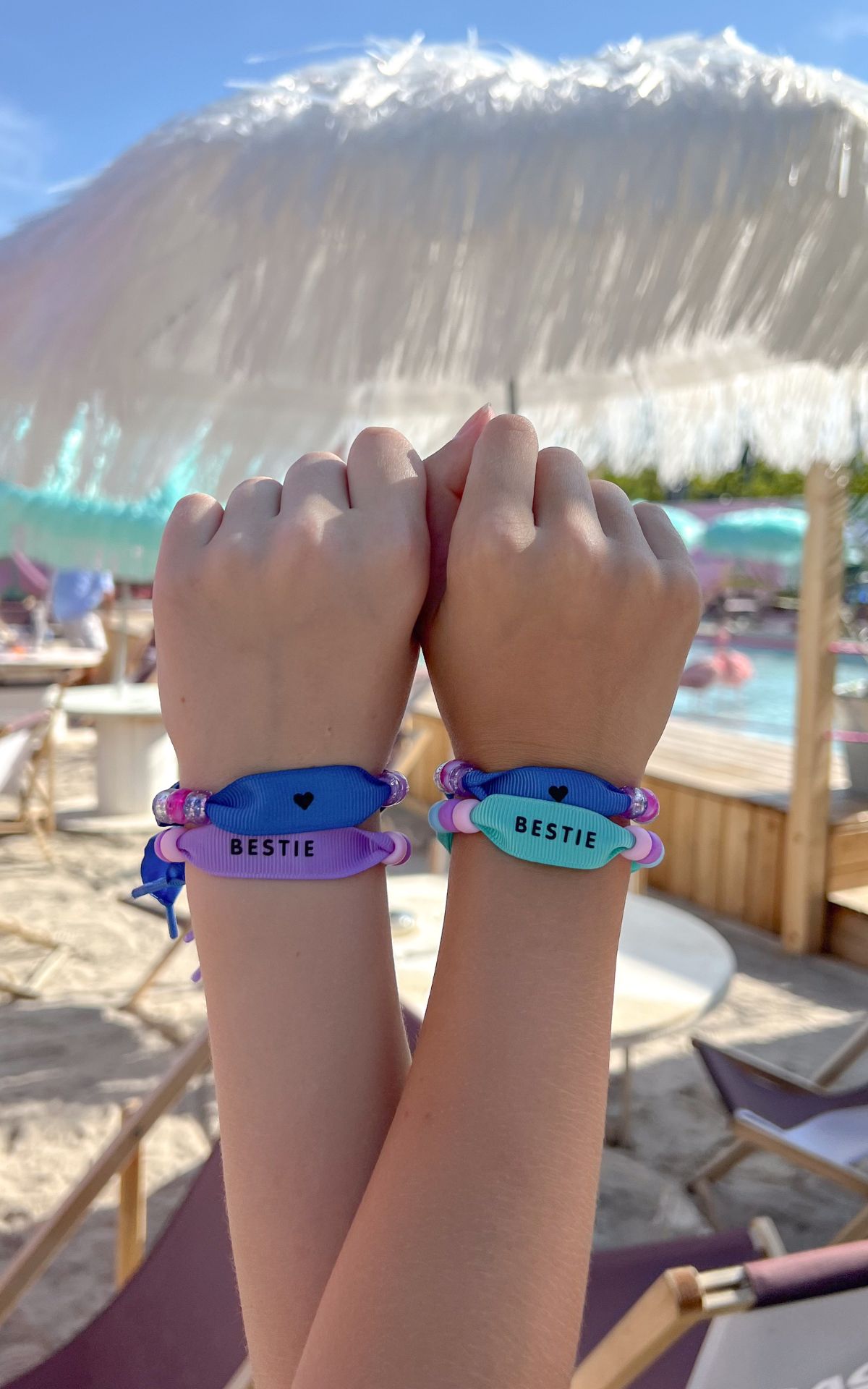 Komm vorbei & werde kreativ: Kostenlose Sommer DIY-Workshops im CANO Singen am 02. und 03.08.2024. Wir basteln Party-Armbänder und Sonnenfänger.