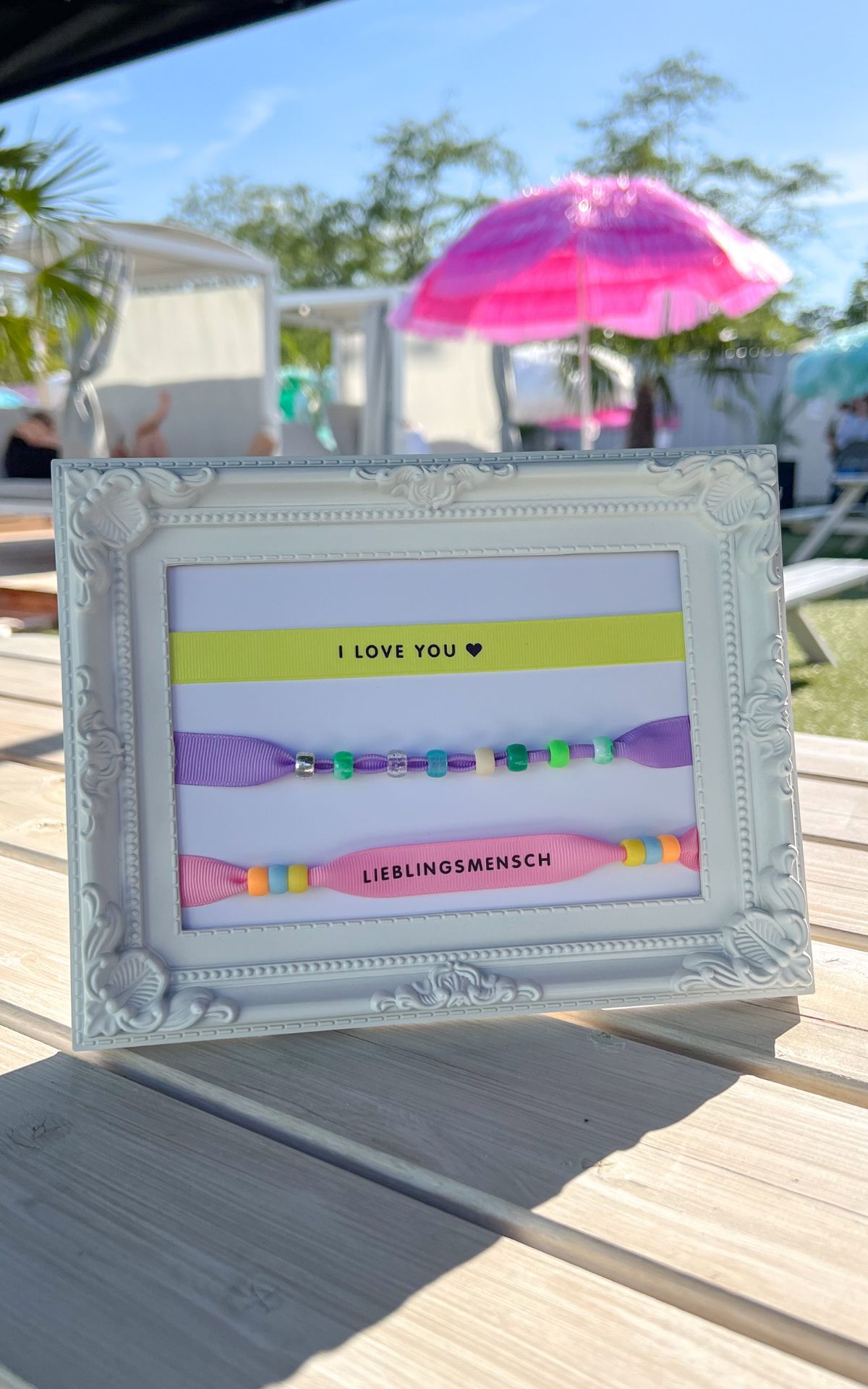 Komm vorbei & werde kreativ: Kostenlose Sommer DIY-Workshops im CANO Singen am 02. und 03.08.2024. Wir basteln Party-Armbänder und Sonnenfänger.