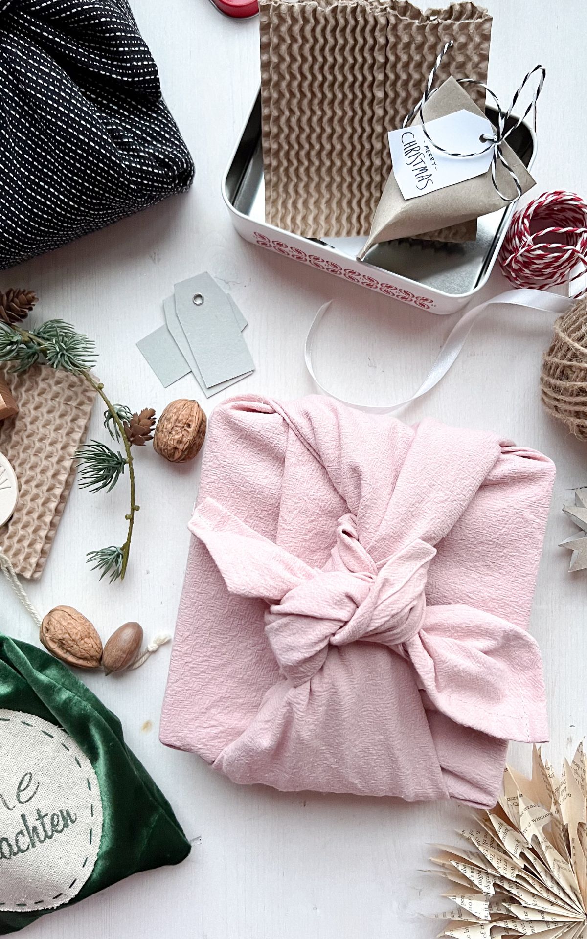 Geschenke nachhaltig verpacken? Mit diesen 5 Ideen für nachhaltige(re) Geschenkverpackung produzierst du garantiert weniger Müll - nicht nur zu Weihnachten.
