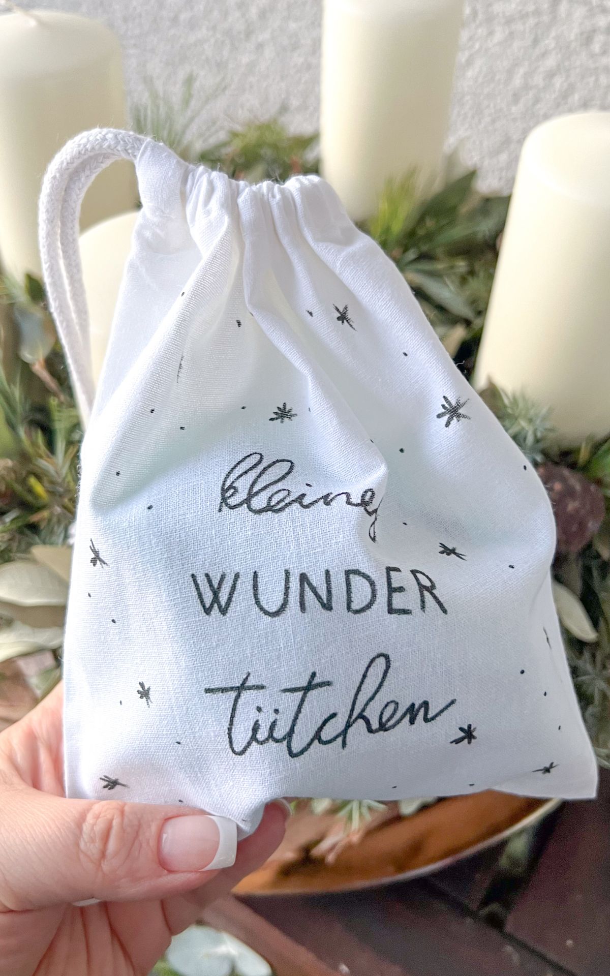 Erlebe unvergessliche Weihnachtsmomente in meinen kostenlosen DIY Workshops im CANO Singen 01.-16.12.2023! Komm vorbei und lass uns gemeinsam kreativ werden.