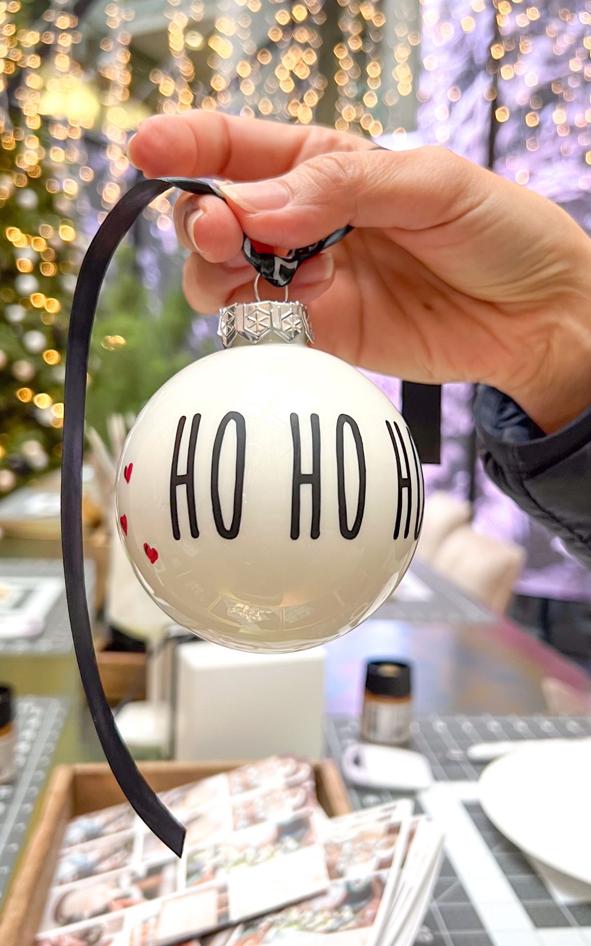 Eine Pause vom Arbeitsalltag schaffen, Geschenke für die Liebsten gestalten, gemeinsam kreativ sein: DIY Workshops für HUGO BOSS Mitarbeiter*innen in Metzingen.